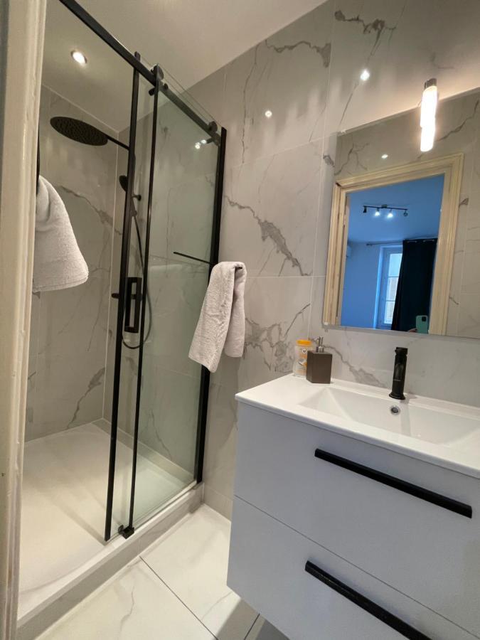 Spacious 3 Bedroom Flat Center - Magnificent View-parking *