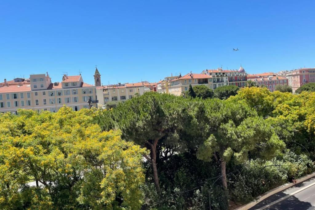 Spacious 3 Bedroom Flat Center - Magnificent View-parking *